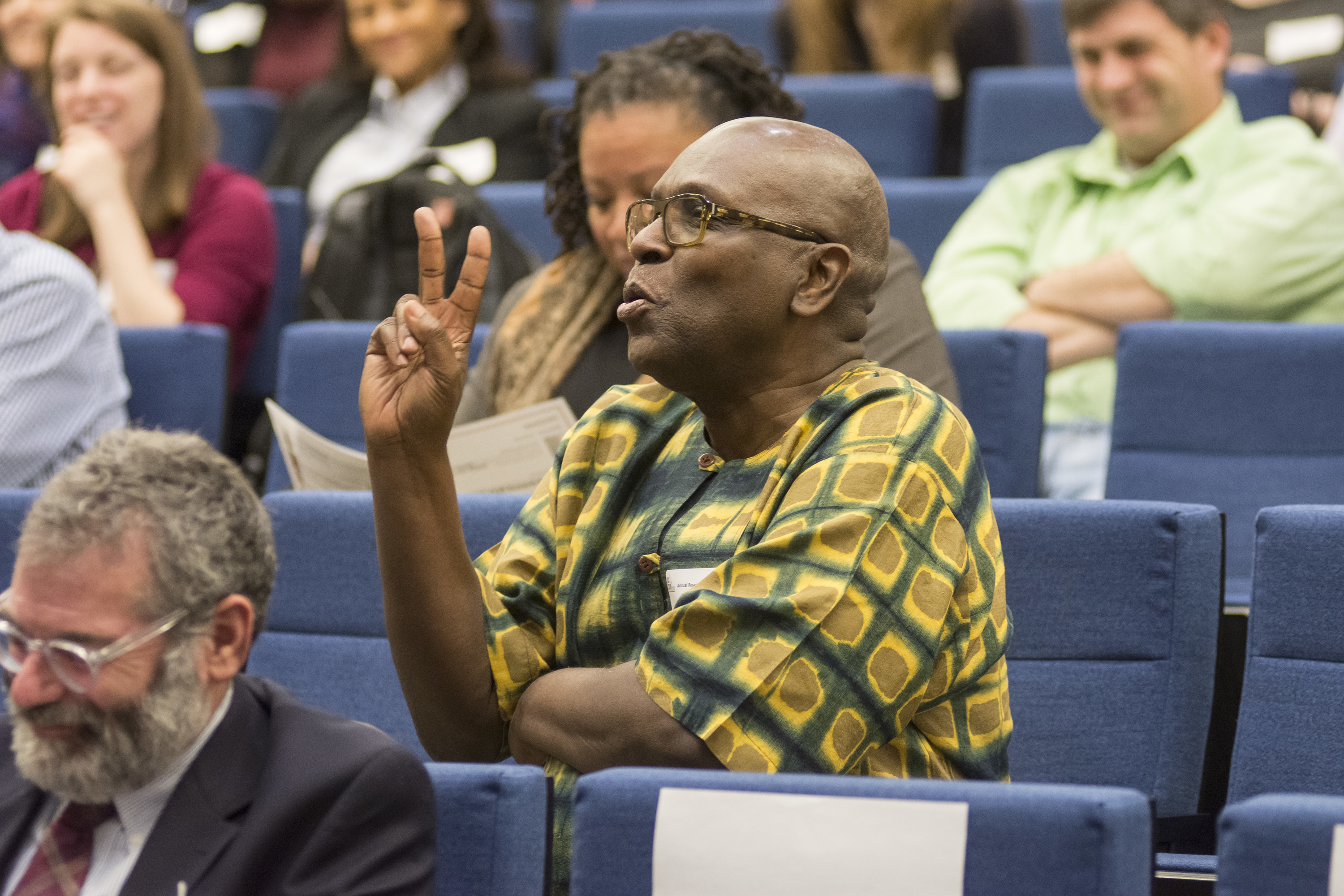 A guest of the Annual Research Day 2018 asks a question to the speaker